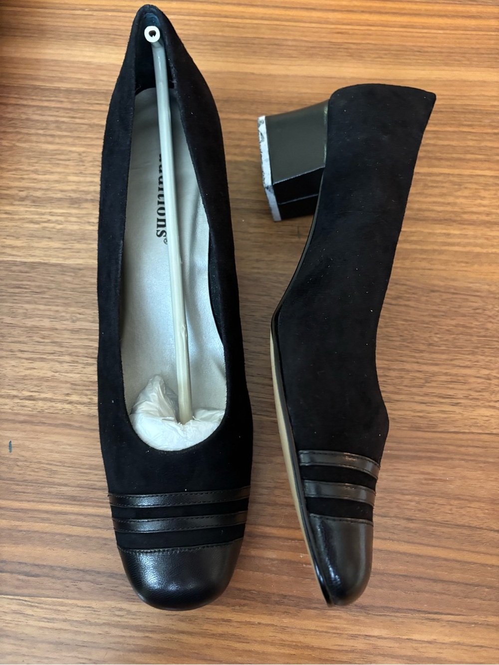 Auditions Black Suede and Leather Cap-Toe Low Block Heel Pumps size 9.5 SS